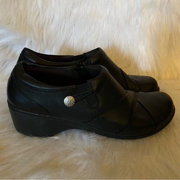 Clarks Black Mules Comfortable‎ Slip-On Design Side Zip Women’s Size 9.5M - Picture 1 of 12
